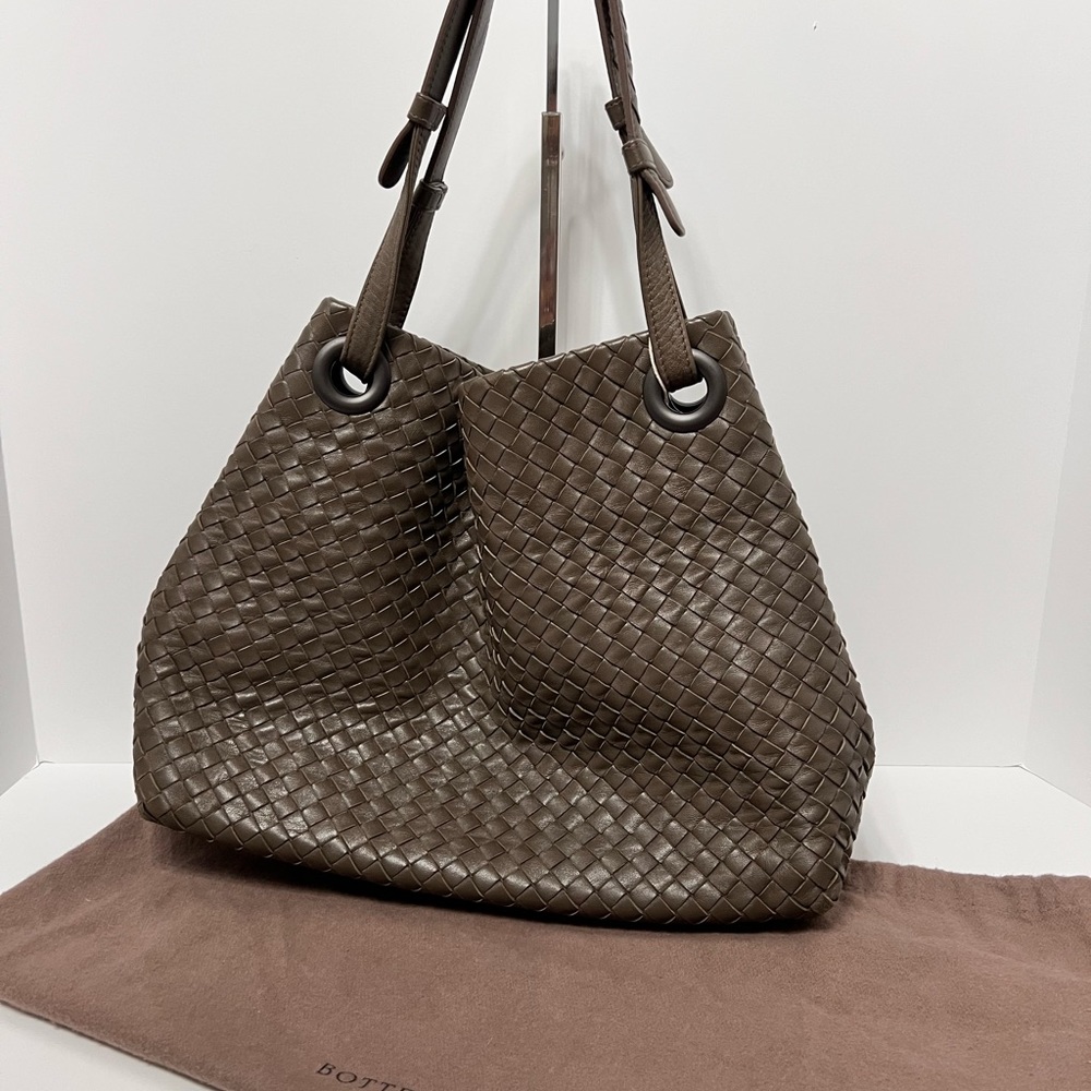 Bottega Veneta Garda Medium Intrecciato Bag - Picture 8 of 9